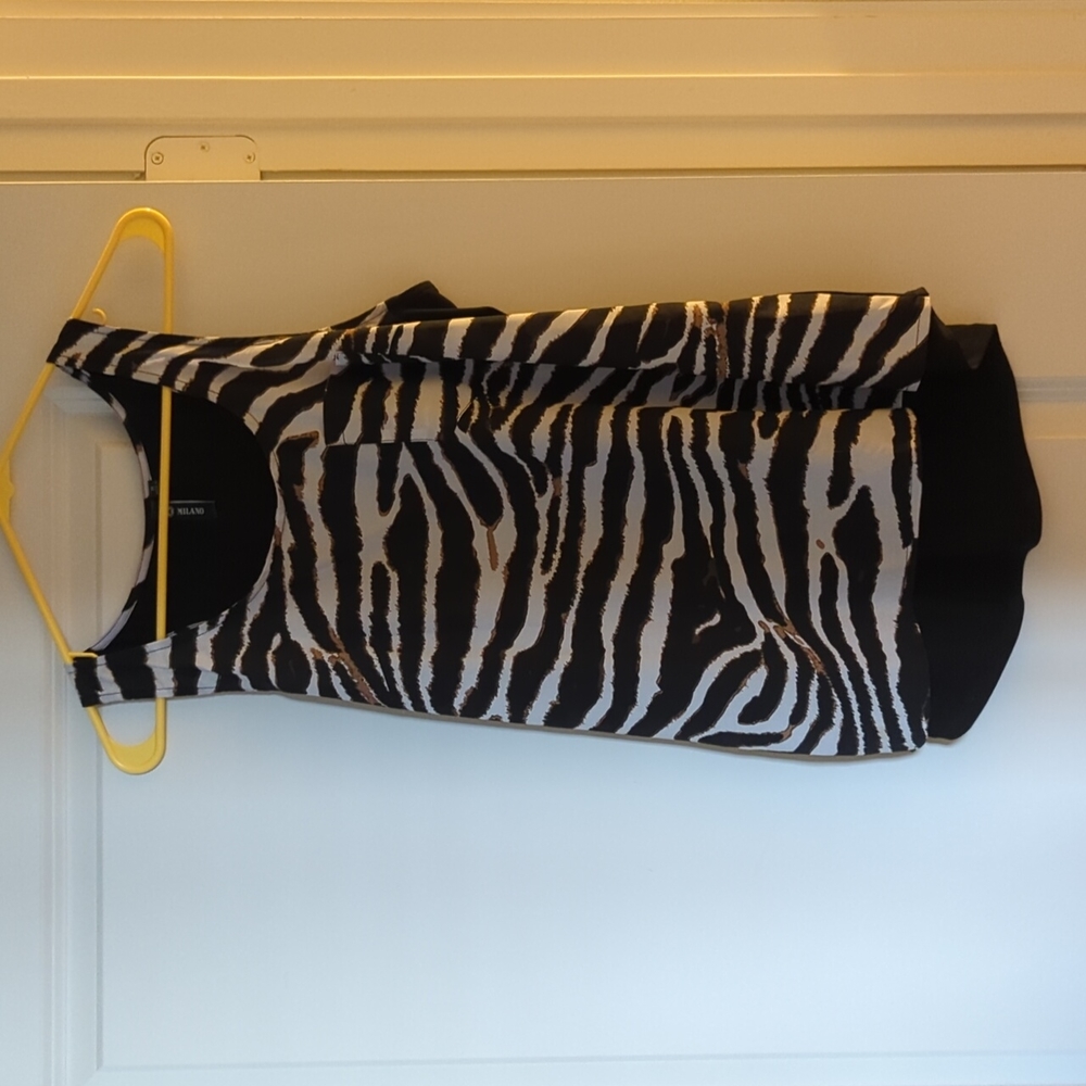 Milano Racerback zebra print blouse chest pocket perfect for work size medium